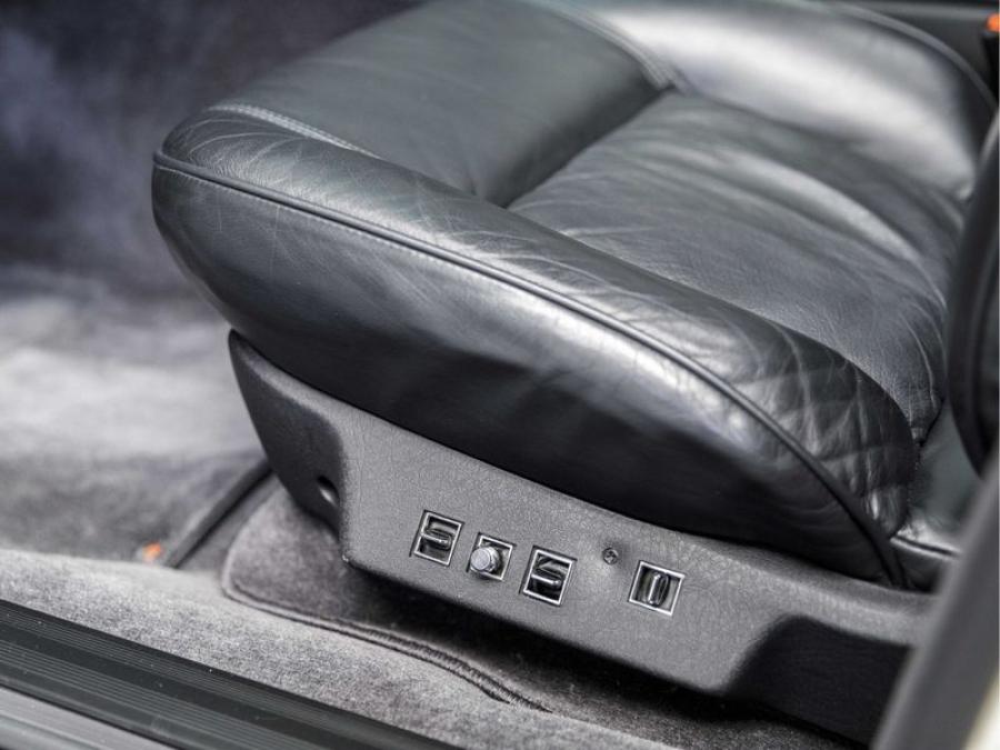 Детали интерьера Audi V8 1990 года  (EU) (фото 34 из 84)
